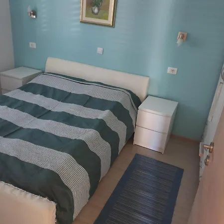 Ivy's Place Apartment