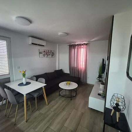 Ivy's Place דירה *