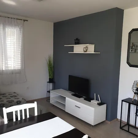 Апартаменты Ivy's Place *